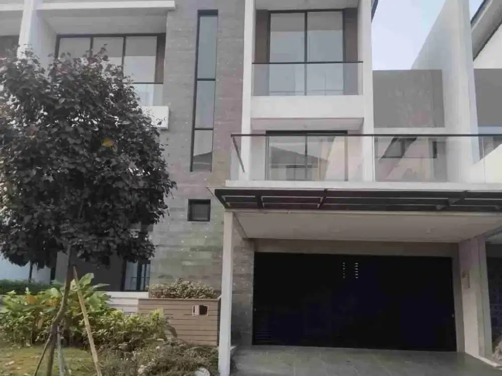 DISEWAKAN RUMAH UKURAN BESAR 12x20 PIK2