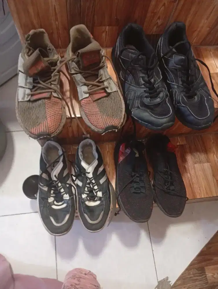 Sepatu sport UK 42
