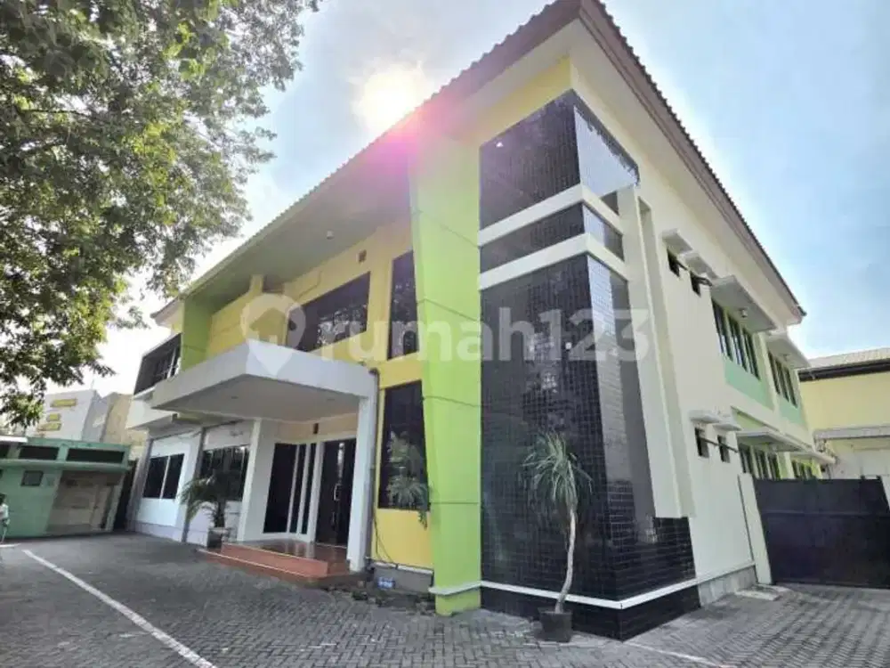 Disewakan / Dijual Gedung Kantor Siap Huni di Margorejo Surabaya