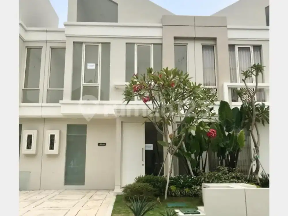 Disewakan Rumah semi furnished, siap huni 2 lt. di Grand Pakuwon