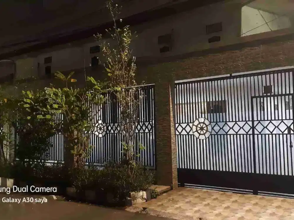 Dijual Rumah 2 Lantai Struktur Bagus letak Hoek mudah akses dekat fasilitas umum SHM Cengkareng Jakarta Barat harga nego tipis