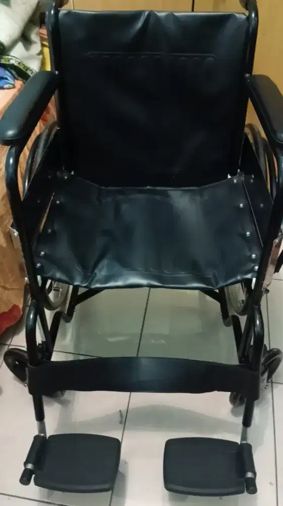 Kursi Roda Seperti Baru