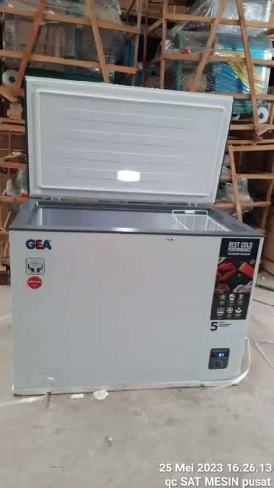Chest freezer box 300 liter GEA AB-318-R