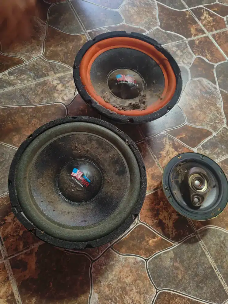 Sub woofer speaker mobil