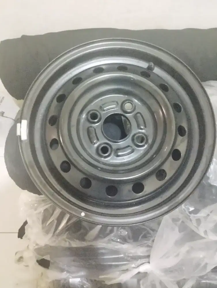Velg ori copotan mobil New AYLA 2024 mulus