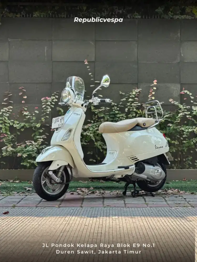JUAL CEPAT VESPA LXV 150 3VIE TAHUN 2016 RARE COLOUR!