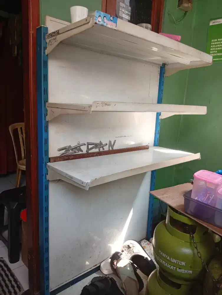 Rak susun besi untuk dagang