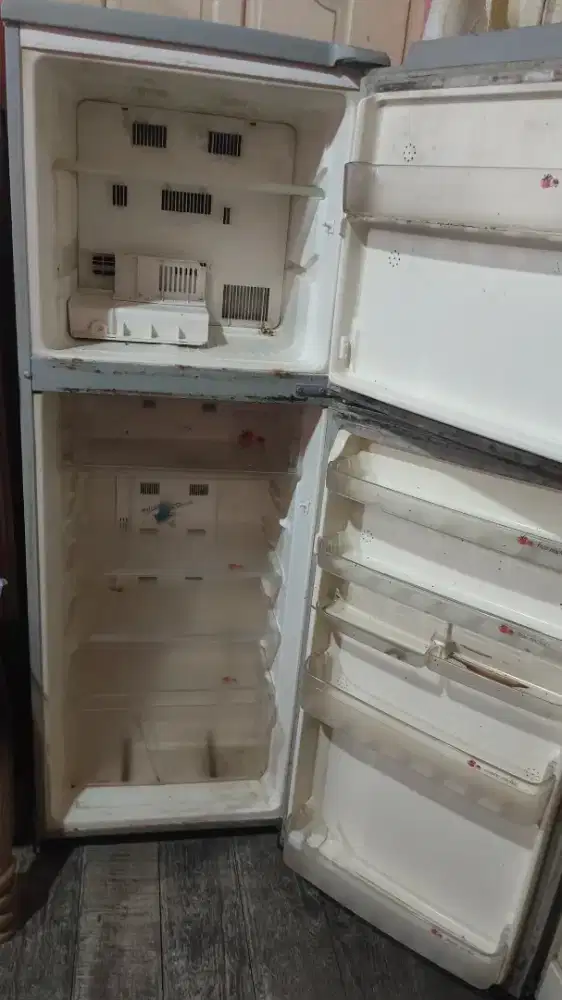Dijual kulkas 2 pintu
