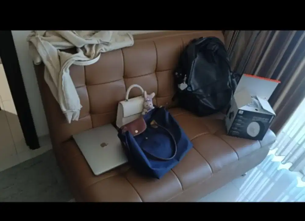 Di jual sofa kondisi msh bagus dan bersih  minus ga ada bantal nya
