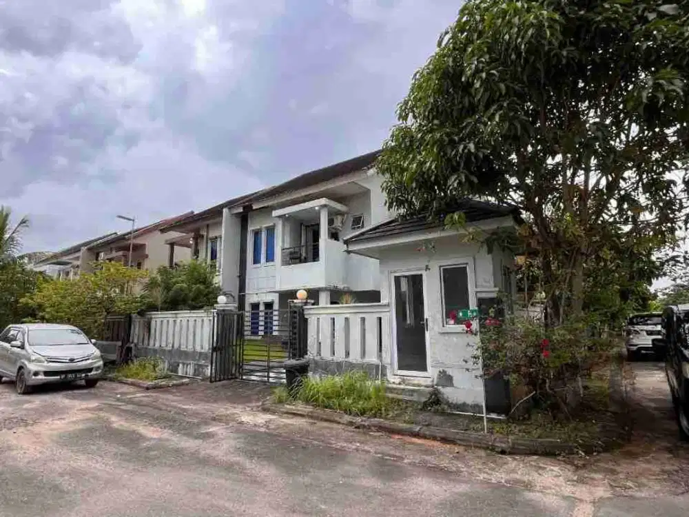 RUMAH 2 LANTAI HOOK DI BONAVISTA