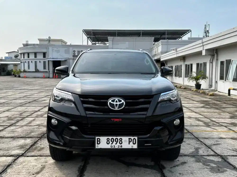 Fortuner Vrz 2017 hitam