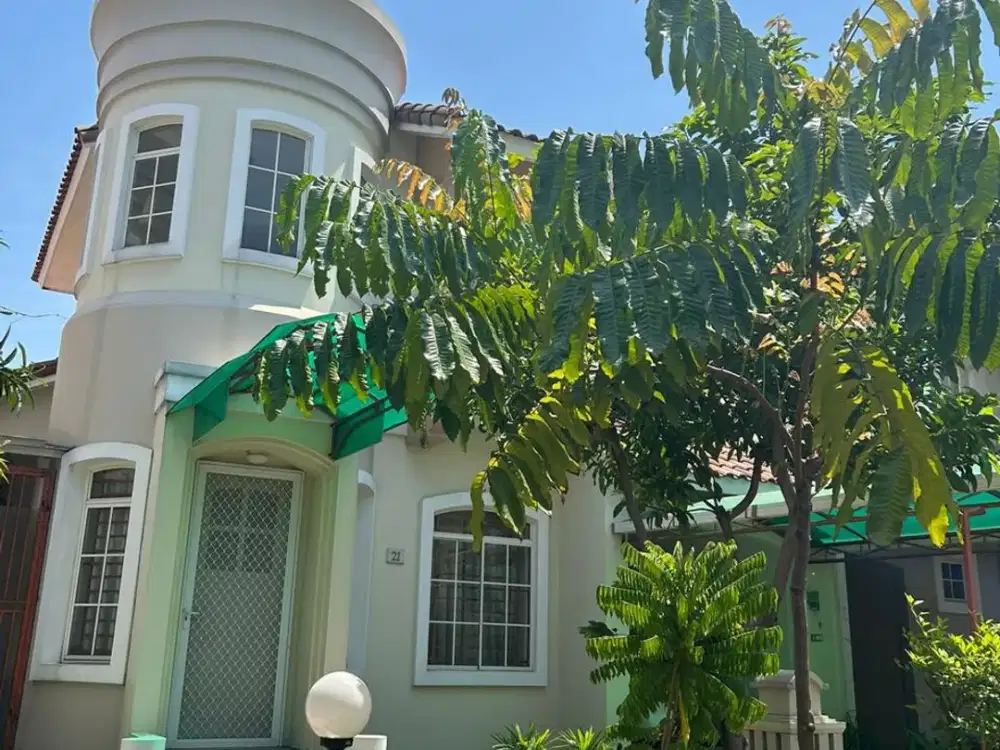 Rumah Indah Terawat 2 Lantai  Siap Huni di Graha Padma, Semarang Barat