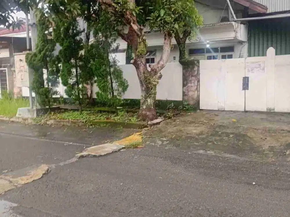 RUMAH BAGUNAN LAMA TERHITUNG HARGA TANAH LOKASI SULFAT AGUNG KOTA MALANG