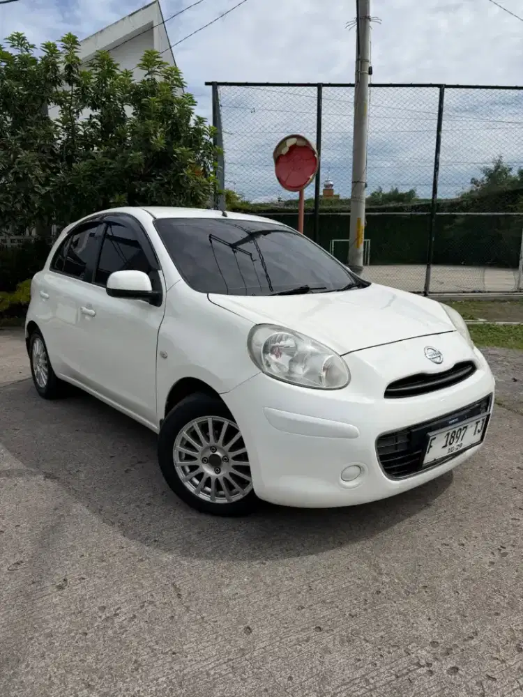 Nissan march 1,2 2012