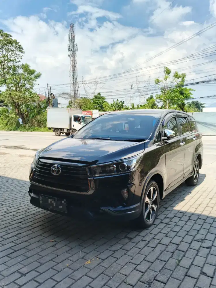 Toyota Innova venturer 2.4 solar 2022