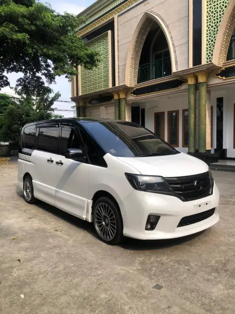 [Harga Cash] Serena HWS Panoramic 2013 Matic Termurah