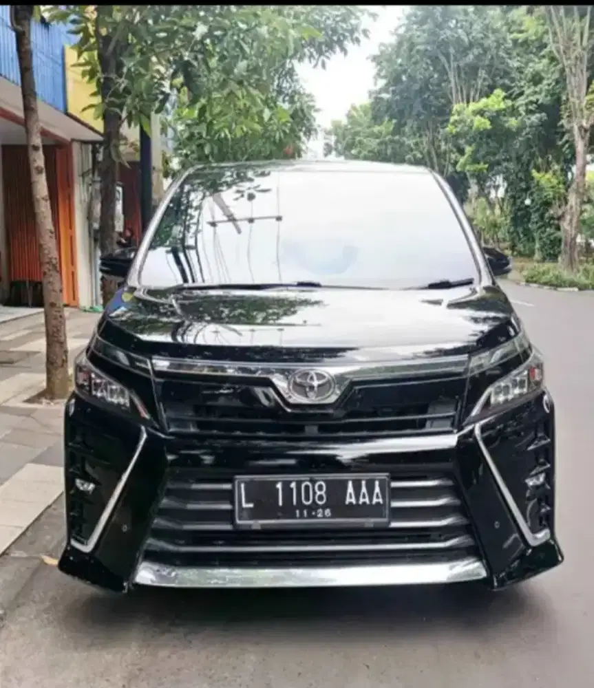 TOYOTA VOXY 2.0 AT 2018 ISTIMEWA