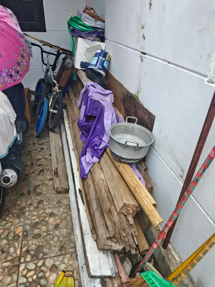 Kayu bekas struktur rumah