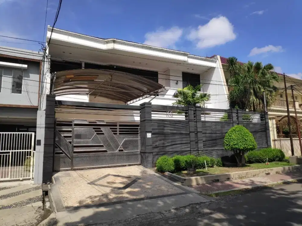 RUMAH Dharmahusada Indah Blok J , Hadap : Utara