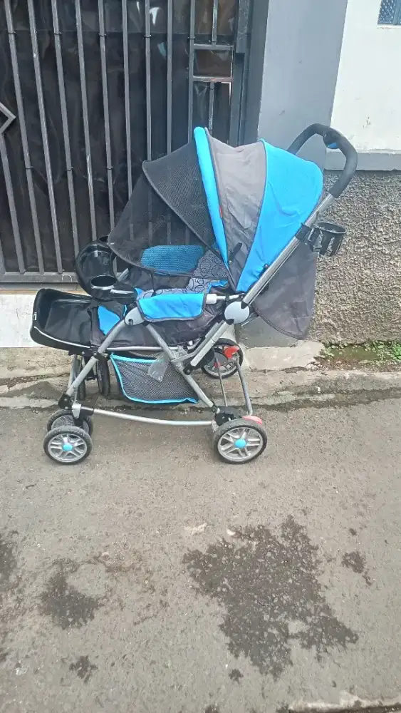 Stroller bayi bekas layak pakai