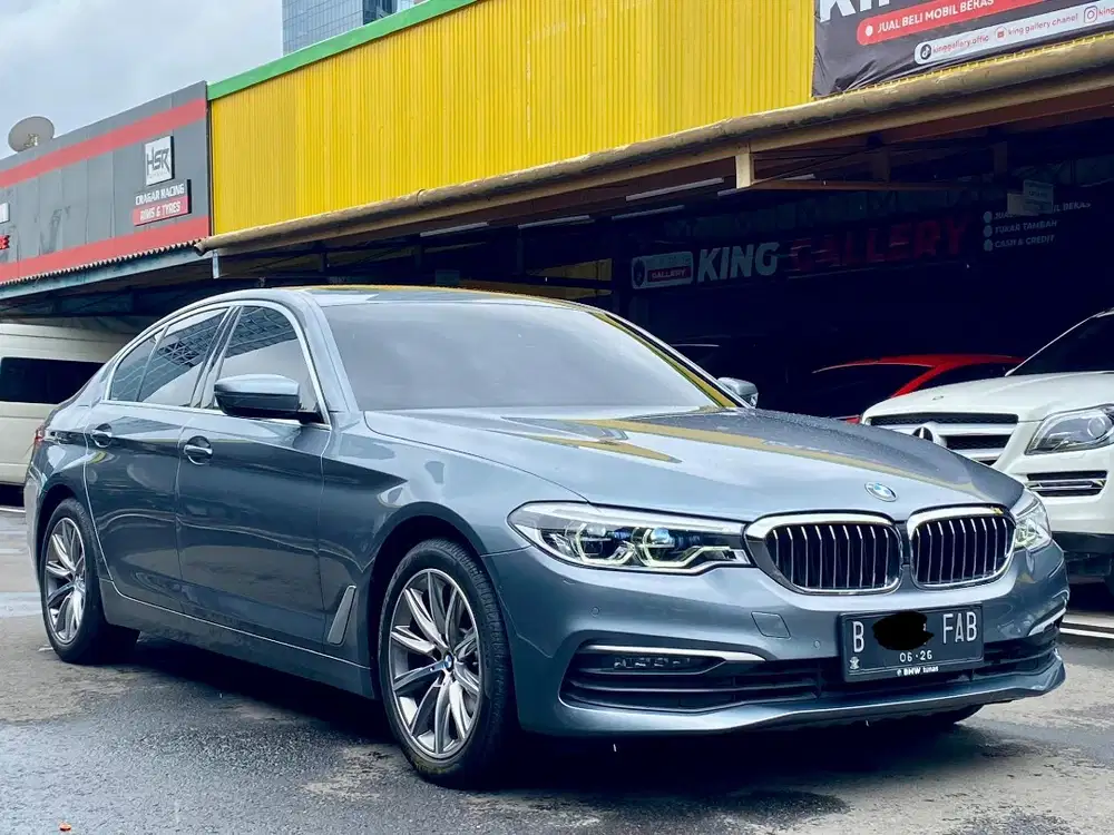 BMW 520i G30 AT 2020 ABU-ABU METALIK