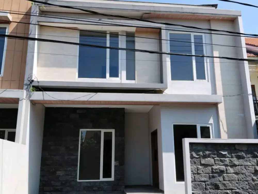 DIJUAL RUMAH BARU DI RUNGKUT DI JALAN UTAMA SIAP HUNI