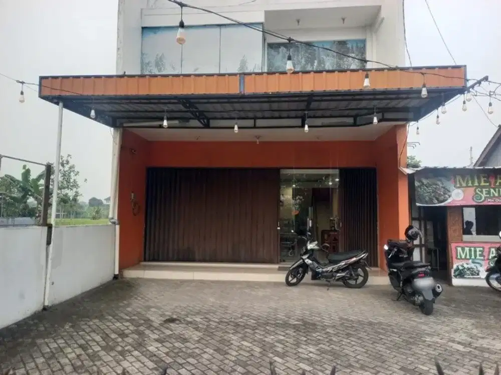Disewakan Ruko 2 Lantai Strategis di Jl. Godean KM 9 Sleman Dekat Pasar Godean, Akses Ramai & Parkir Luas