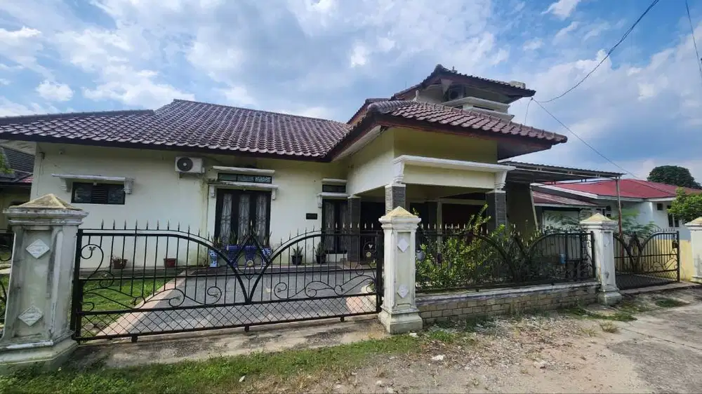 DI JUAL RUMAH 2 LANTAI LENGKAP DENGAN ISINYA