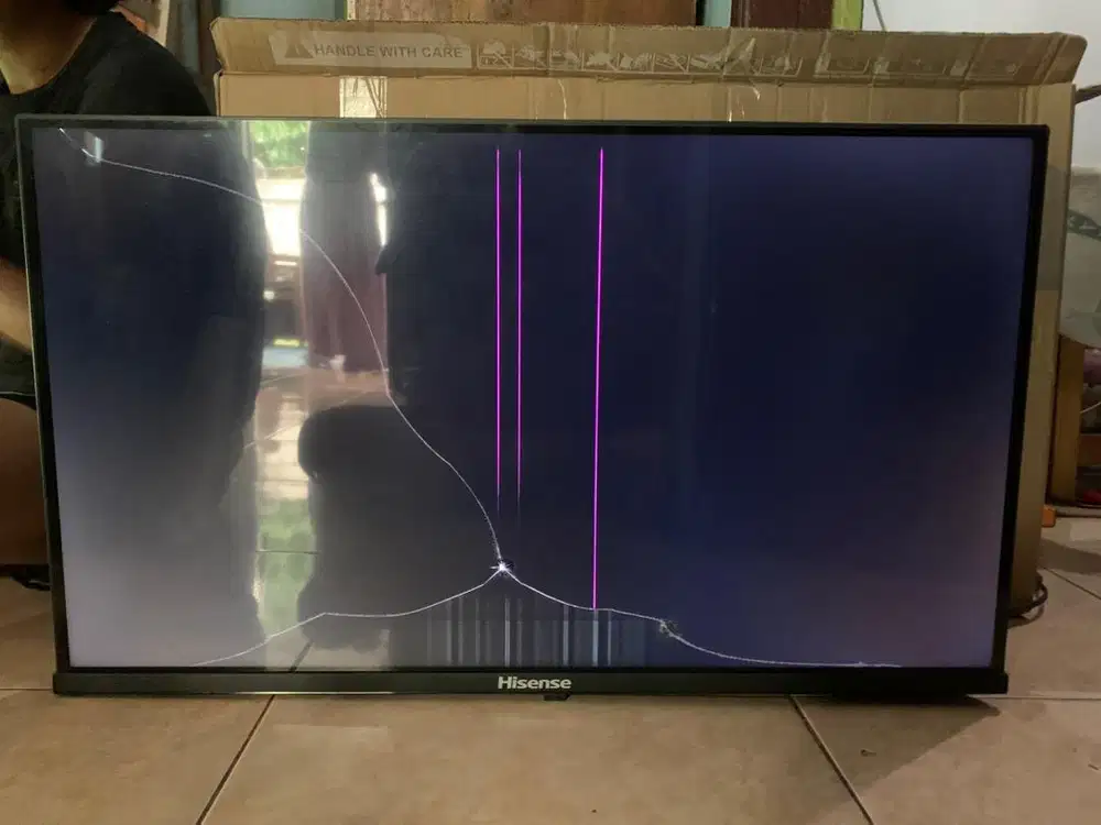 Smart TV Hisense 32 inch minus panel pecah internal mesin normal