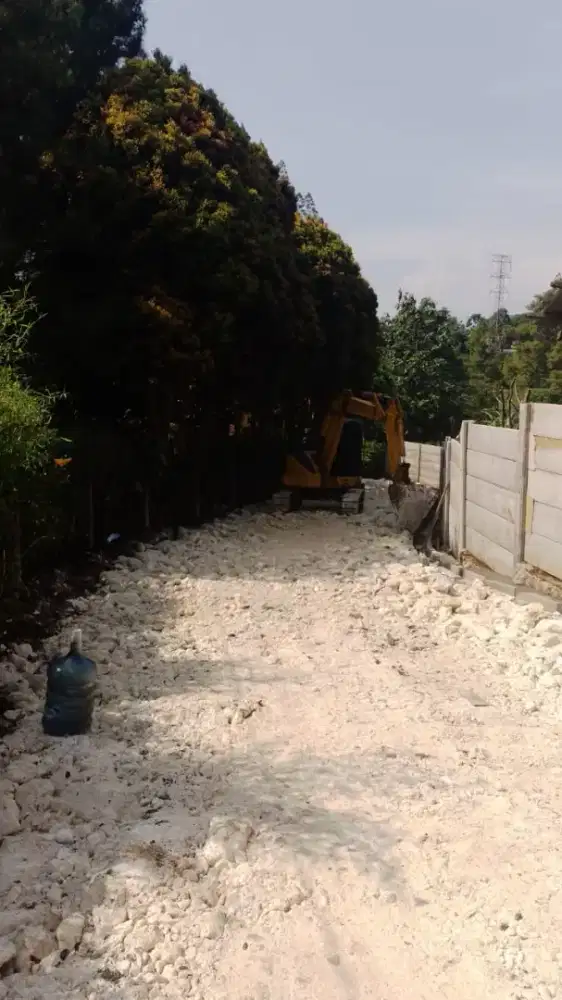 Land clearing bongkar bangunan ruko Galian pondasi