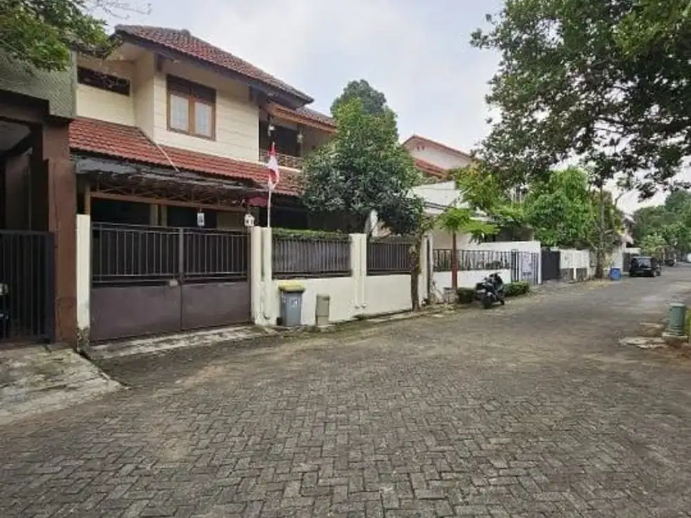 Rumah Bagus di Taman Rempoa Indah Ciputat di Cluster