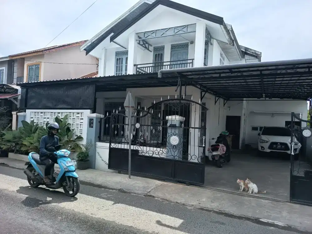 Rumah tingkat 2 di Hook