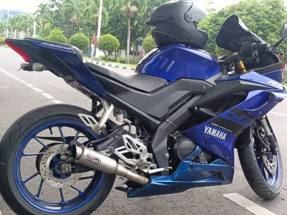 Yamaha R15 V3 2018 Gratis helm zeus seharga 800.000