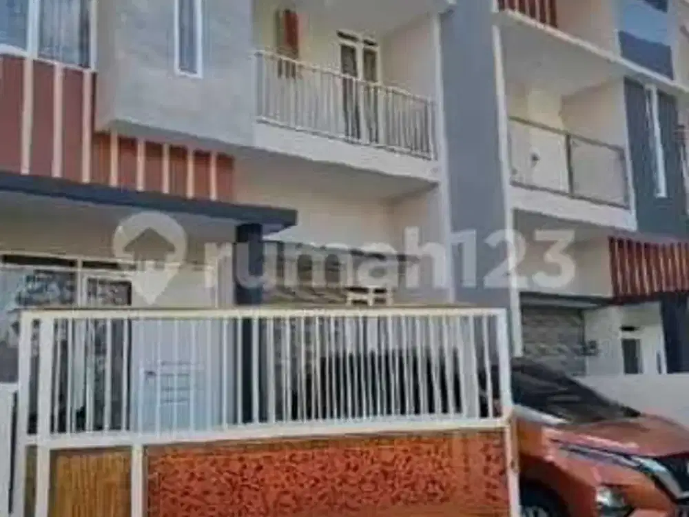 Dijual Rumah 2 Lantai Fasilitas Pool Dekat Jatim Park Malang