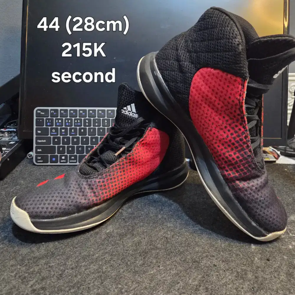 Dijual sepatu basket adidas ori (bekas nobox,no minus(