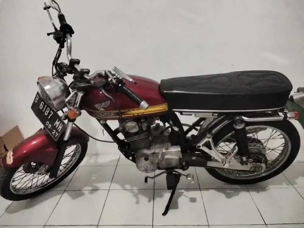 Motor GL 100 merah