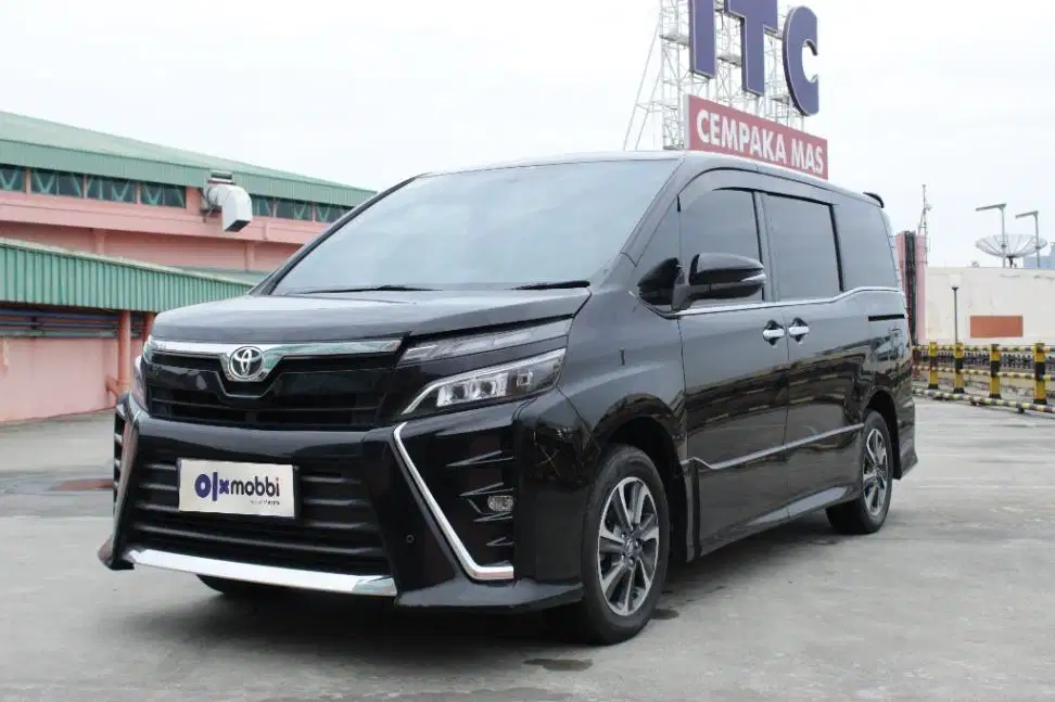 CASH TEMPO!* 0% Bunga Toyota Voxy 2.0 Bensin-AT Hitam 2018