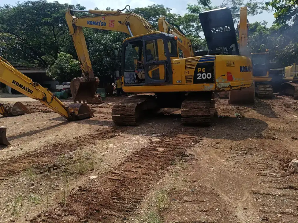 Komatsu PC200-8 2012