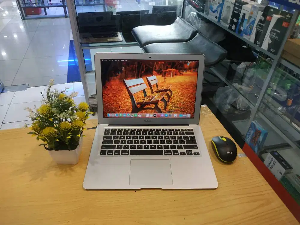 MACBOOK AIR 2017 CORE i5 RAM 8GB SSD 128GB