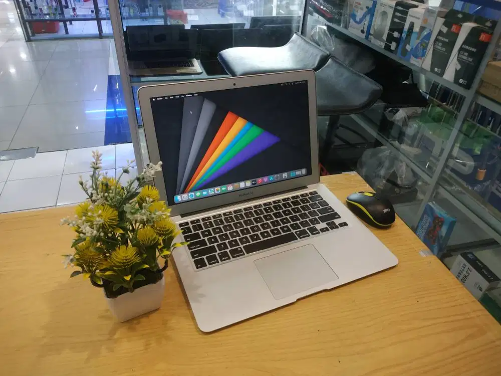 MACBOOK AIR 2017 CORE i5 RAM 8GB SSD 256GB
