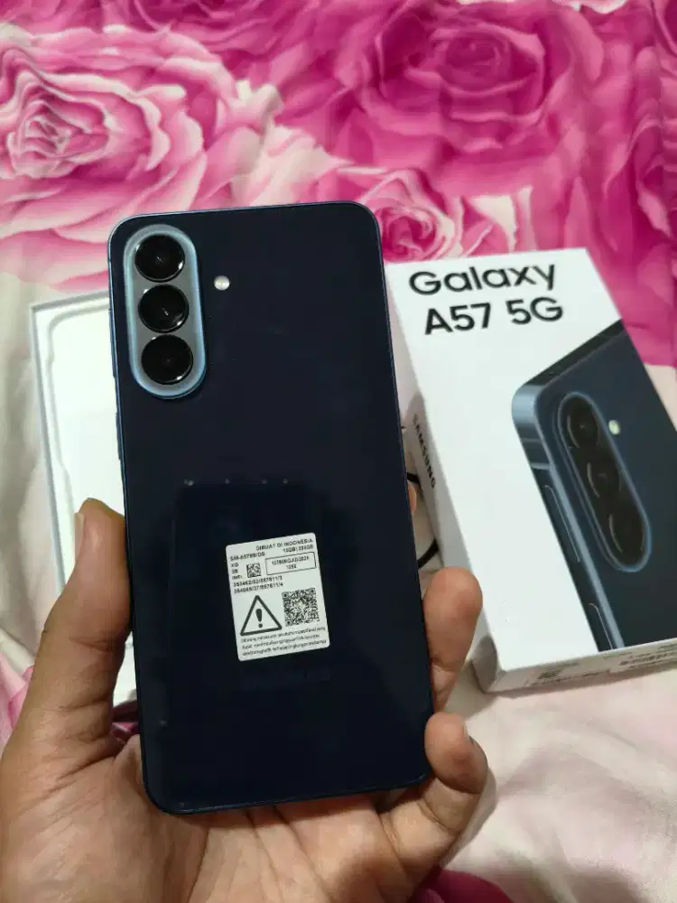 Samsung A57 12/256gb likenew perfect bonus charger
