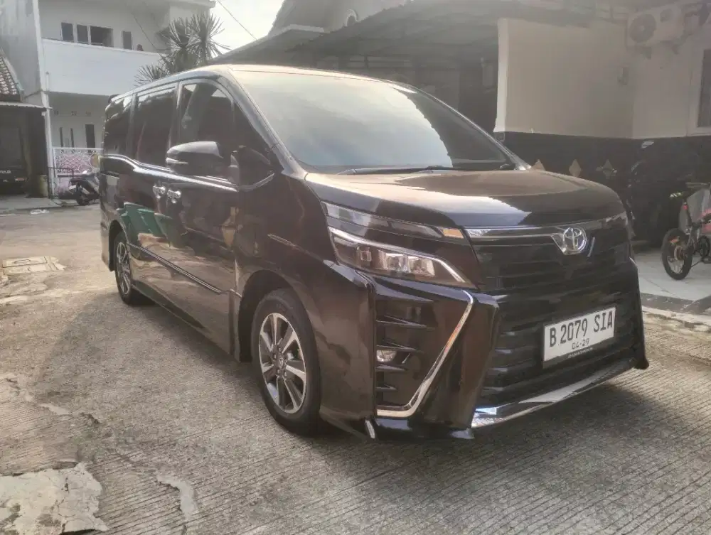 Toyota Voxy 2.0 AT 2019