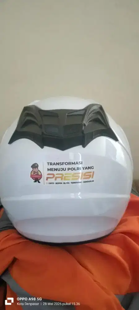 Helm baru dapat hadiah