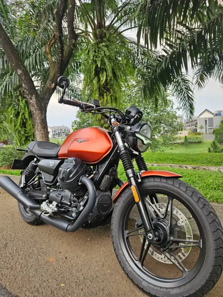 Moto guzzi v7 stone