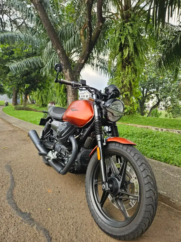 Moto guzzi v7 stone
