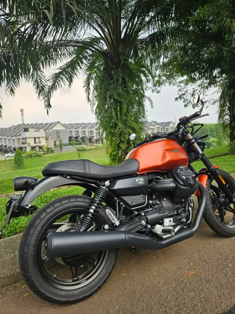 Moto guzzi v7 stone