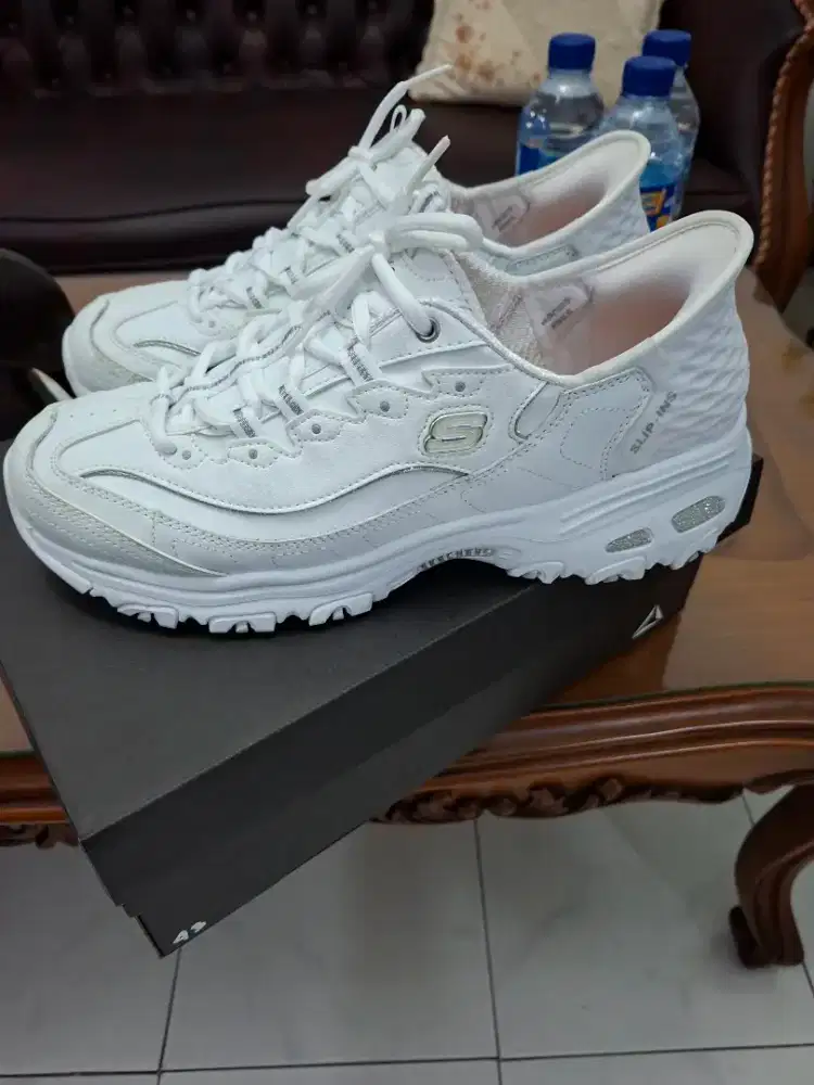 Sepatu Sketcher Asli Counter Mulus