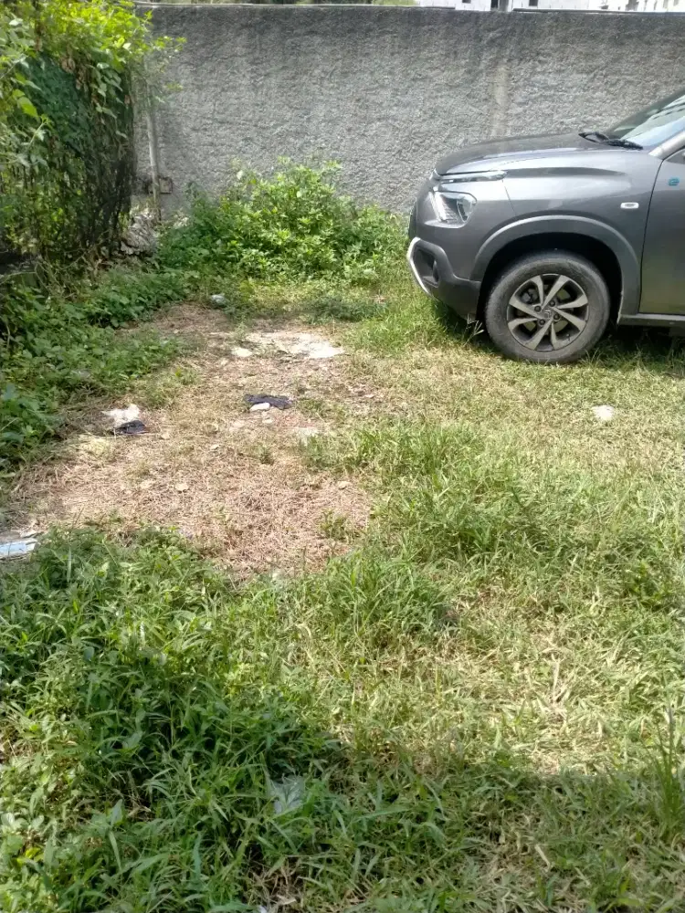 Tanah parkiran mobil