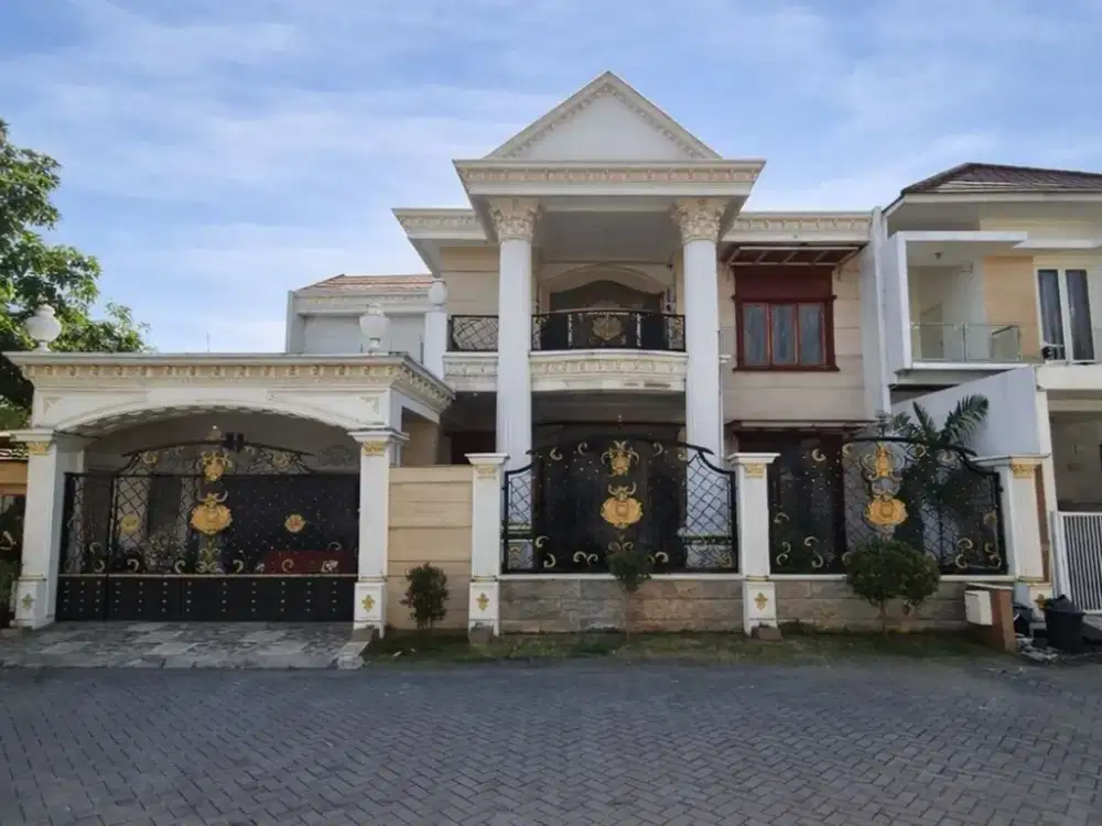 RUMAH CLASSIC PERUMAHAN ELIT ELVELKA KEBONSARI INDAH , Garasi untuk 4 Mobil Row 3 Mobil