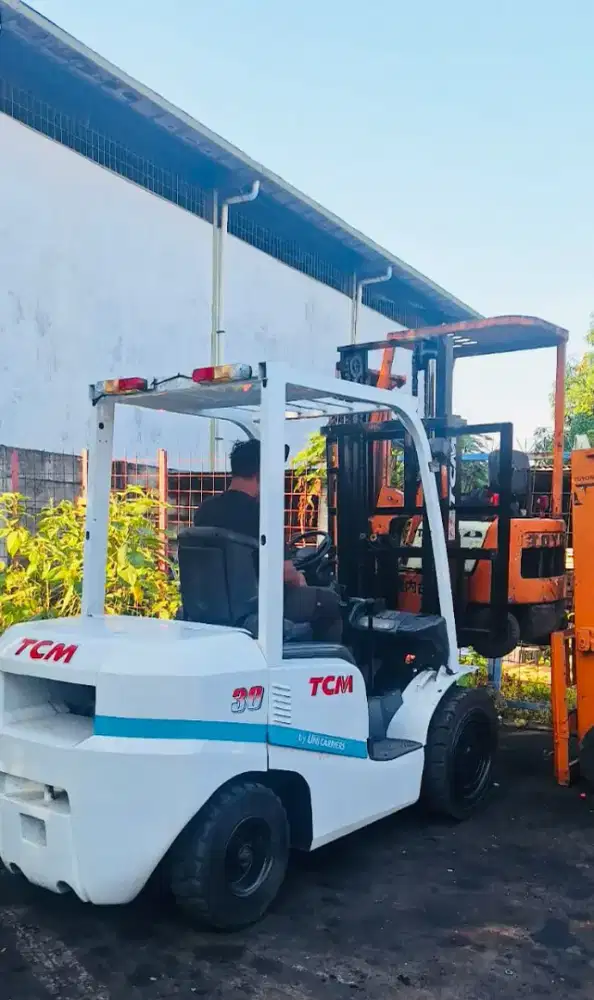 Forklift TCM 3 Ton,Manual,Tiang 3 Meter,Mesin Isuzu C240,Tahun 2018